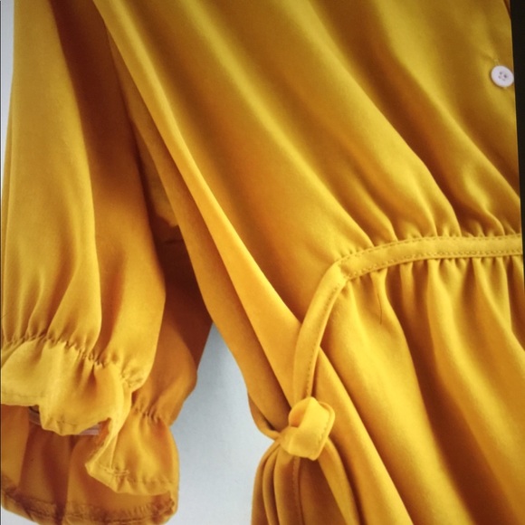 Gold Crepe Blouse - Picture 3 of 4